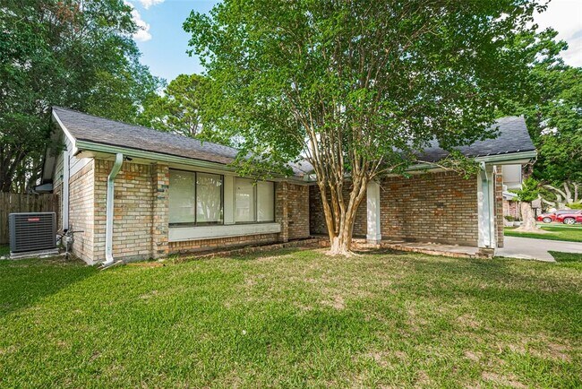 15238 Ensenada Dr in Houston, TX - Building Photo - Building Photo