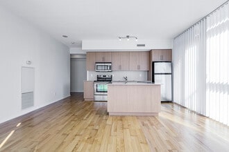 55-1755 Bremner Blvd in Toronto, ON - Building Photo - Building Photo