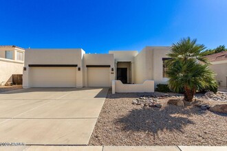 6353 W Hill Ln in Glendale, AZ - Foto de edificio - Building Photo