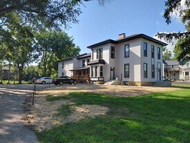 140 S Prince St, Unit Lower in Whitewater, WI - Building Photo