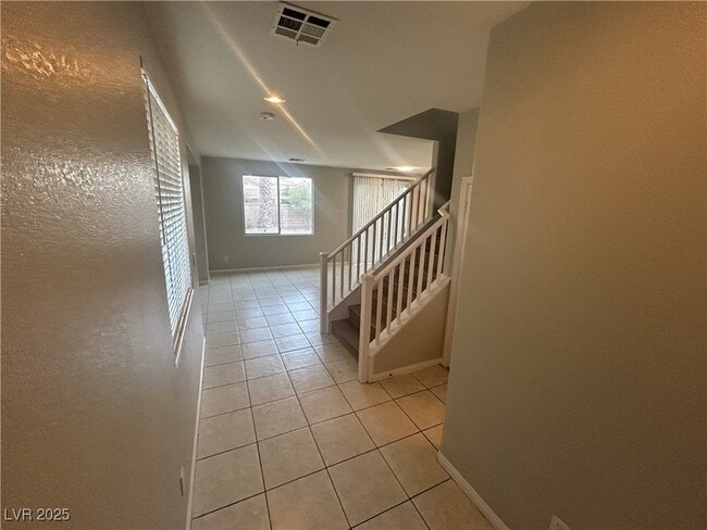 8439 Regal Hills Ct in Las Vegas, NV - Foto de edificio - Building Photo