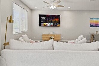 6606 W Paradise Ln in Glendale, AZ - Foto de edificio - Building Photo