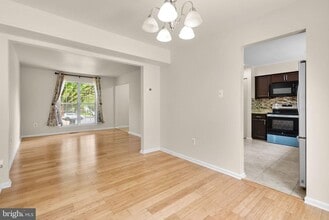 13 Dinsdale Ct in Silver Spring, MD - Building Photo - Building Photo