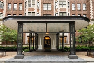 3000 N Sheridan in Chicago, IL - Foto de edificio - Building Photo