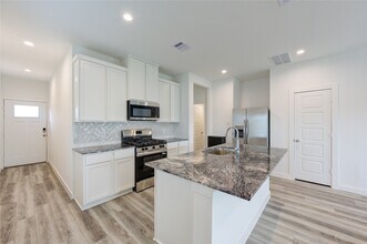 10113 Berkeley Spgs Trl in Houston, TX - Building Photo - Building Photo