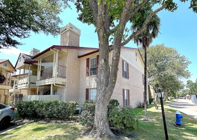 2120 El Paseo St