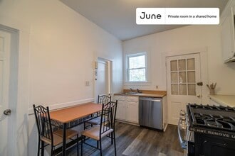 Private bedroom in 3 bed/1 bath Home in Boston, MA - Building Photo - Building Photo