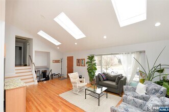 16 Gurney Terrace in Fair Lawn, NJ - Building Photo - Building Photo