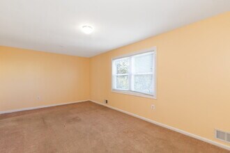 32 Bristol Ct in Stafford, VA - Foto de edificio - Building Photo