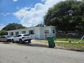 8200 NW 23rd Ave in Miami, FL - Building Photo - Building Photo