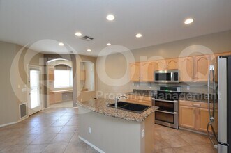 3371 E Canary Way in Chandler, AZ - Building Photo - Building Photo