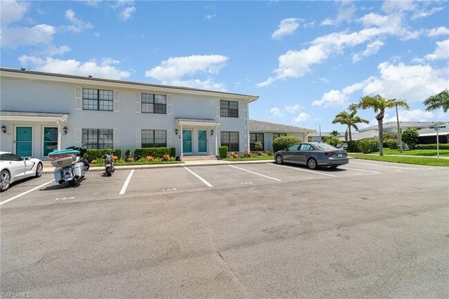 146 Clyburn Way W in Marco Island, FL - Foto de edificio - Building Photo