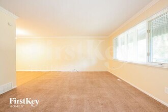 148 Berkshire Dr in Crystal Lake, IL - Building Photo - Building Photo
