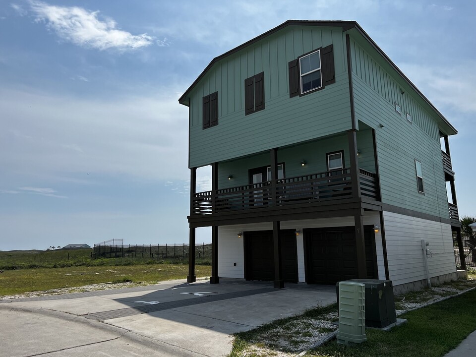 162 La Concha Blvd in Port Aransas, TX - Foto de edificio