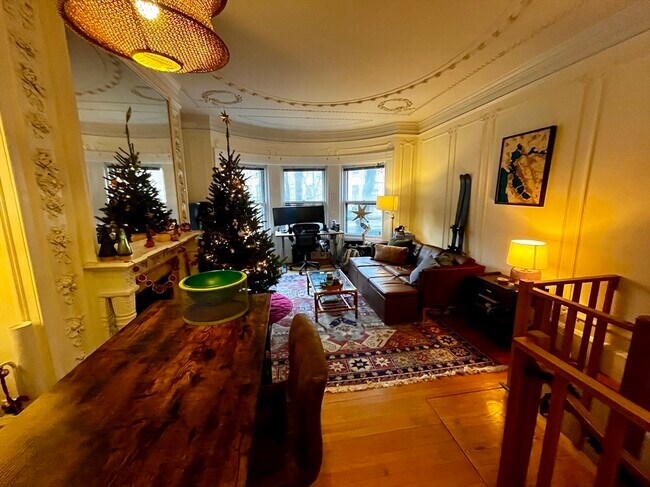 477 Beacon St, Unit 1 in Boston, MA - Foto de edificio - Building Photo