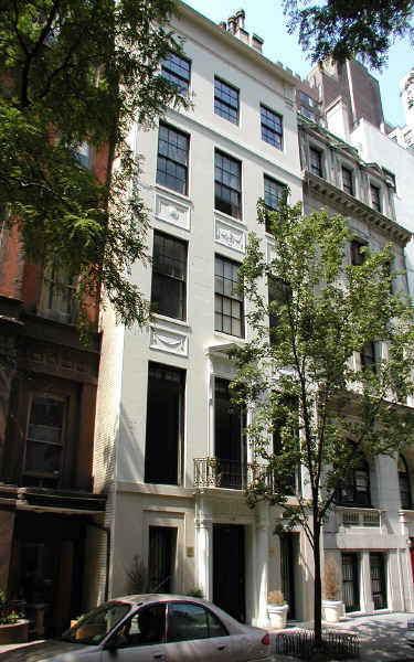 18 E 80th St in New York, NY - Building Photo