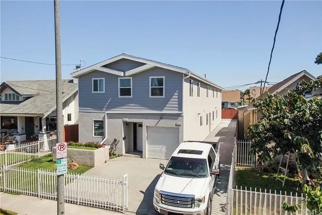 property at 713 W 58th St