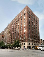 125 E 72nd St in New York, NY - Building Photo - Building Photo