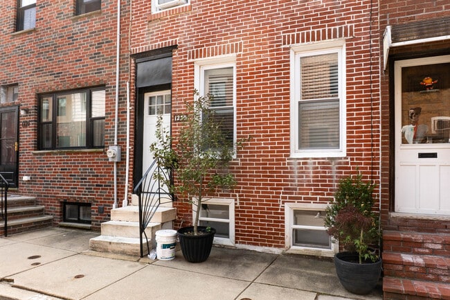 1230 Mercy St in Philadelphia, PA - Building Photo - Building Photo