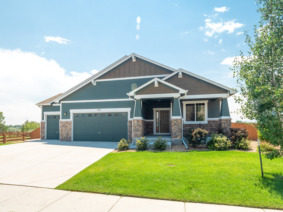 737 Snowy Plain Road in Fort Collins, CO - Building Photo