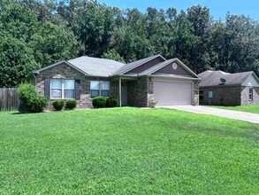 439 Nottingham Dr in Cabot, AR - Foto de edificio - Building Photo