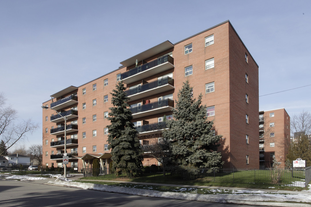 1701 Wavell Cres in Mississauga, ON - Building Photo