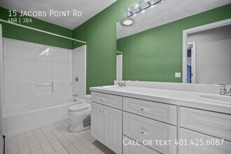 15 Jacobs Point Rd in Warren, RI - Building Photo - Building Photo