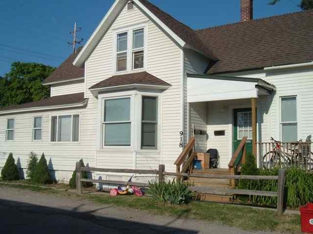 918 W Front St in Traverse City, MI - Foto de edificio