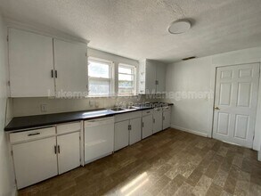 827 W Cedar St in Kalamazoo, MI - Building Photo - Building Photo