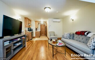 12 S Russell St, Unit 1 in Boston, MA - Building Photo