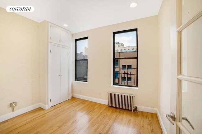 340 W 17th St in New York, NY - Building Photo - Building Photo