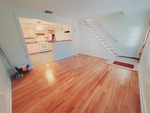 35 Benedict Ct-Unit -33 in Norwalk, CT - Building Photo - Building Photo