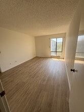 3 Commodore Dr, Unit 452 in Emeryville, CA - Foto de edificio - Building Photo