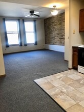 103 High Ave, Unit Apartment A in Oshkosh, WI - Building Photo - Building Photo