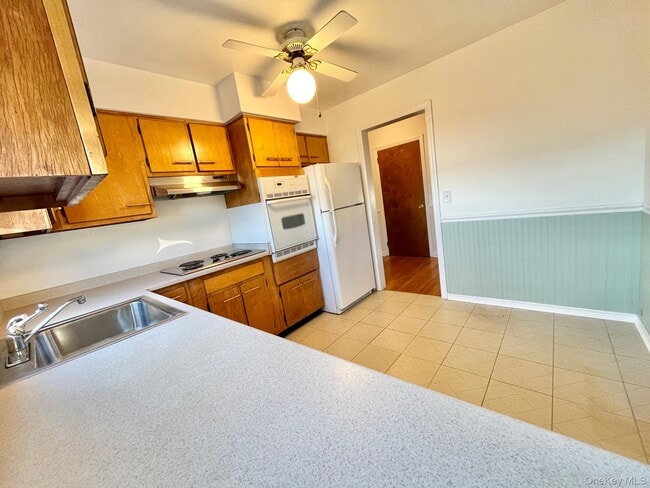 500 Ellendale Ave in Rye Brook, NY - Building Photo - Building Photo