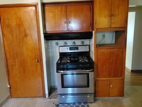 19213 Sumpter Rd in Warrensville Heights, OH - Building Photo - Building Photo