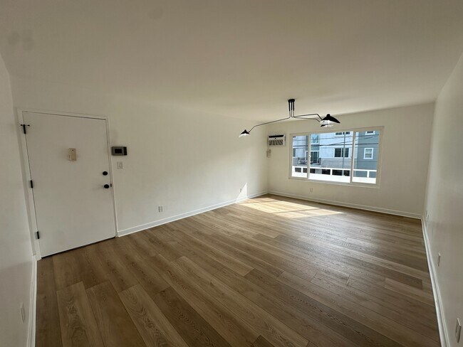 3854 Moore St in Los Angeles, CA - Building Photo - Building Photo