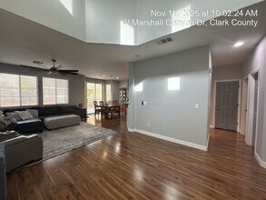 8117 Marshall Canyon Dr in Las Vegas, NV - Building Photo - Building Photo