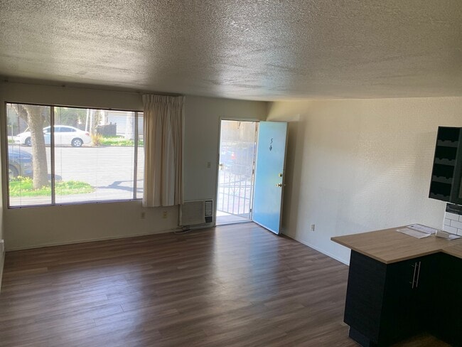 1525 22nd St, Unit 8 in Sacramento, CA - Foto de edificio - Building Photo