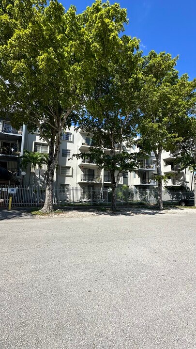 3181 SW 13th St in Miami, FL - Building Photo