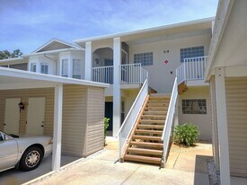 318 Clearbrook Cir in Venice, FL - Building Photo