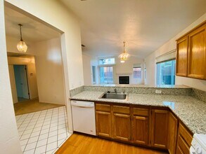 8472 Banyon Tree Ct in Elk Grove, CA - Building Photo - Building Photo