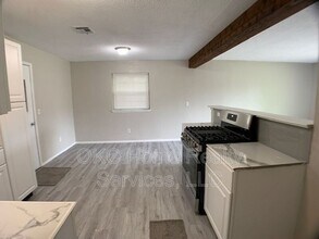 6812 S Land Ave in Oklahoma City, OK - Building Photo - Building Photo