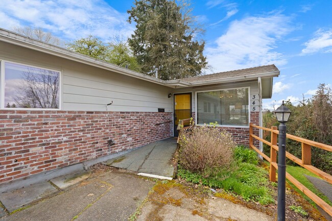 345 NE 62nd Ave in Portland, OR - Building Photo - Building Photo