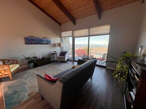 37 Binnacle Hill in Oakland, CA - Building Photo - Building Photo