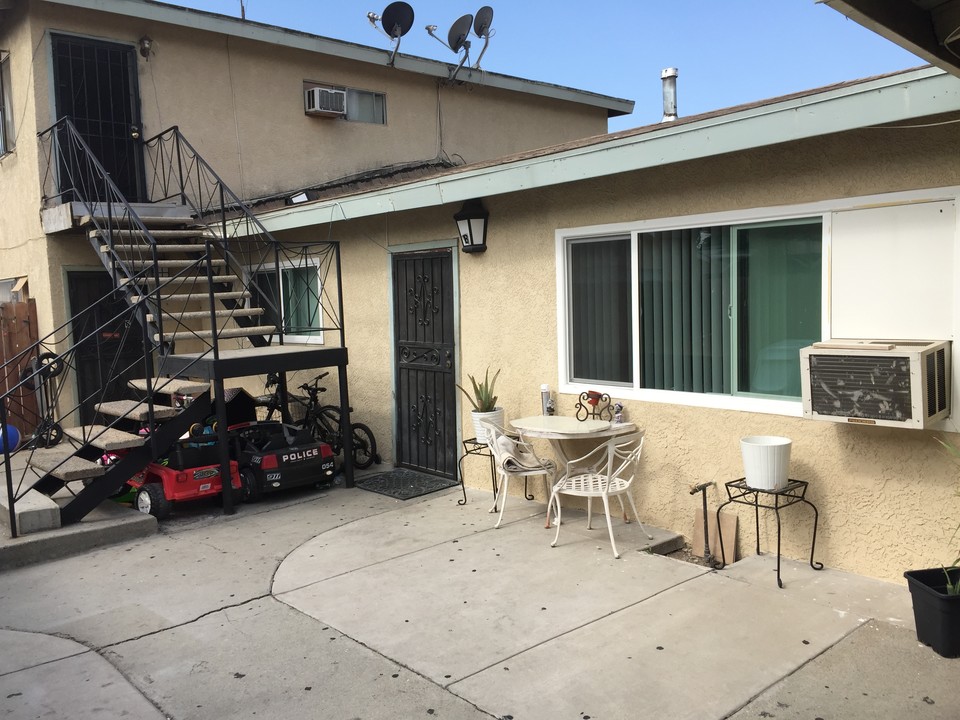 11426 McGirk Ave in El Monte, CA - Building Photo