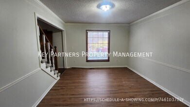 7717 W 112th St in Overland Park, KS - Building Photo - Building Photo