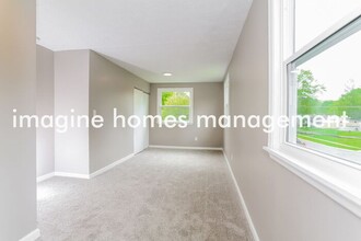 300 Navaho Dr in Loveland, OH - Foto de edificio - Building Photo