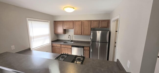 Henry Clay Court Apartments in Whitefish Bay, WI - Building Photo - Building Photo