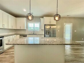 356 Kensington Dr in Spring Lake, NC - Foto de edificio - Building Photo